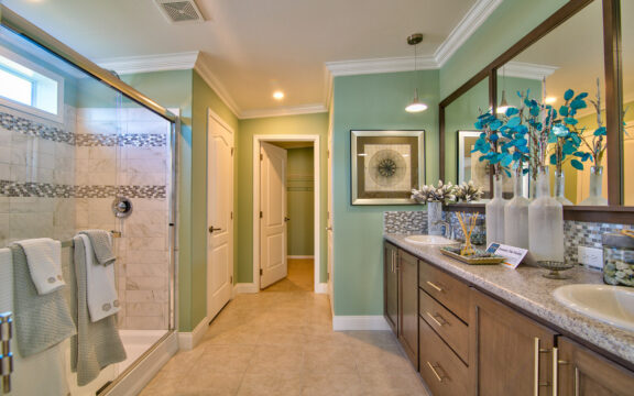 Master bath - The Riviera II, 3 Bedroom, 2 Bath, 2,040 Sq. Ft. manufactured home by Palm Harbor in Plant City